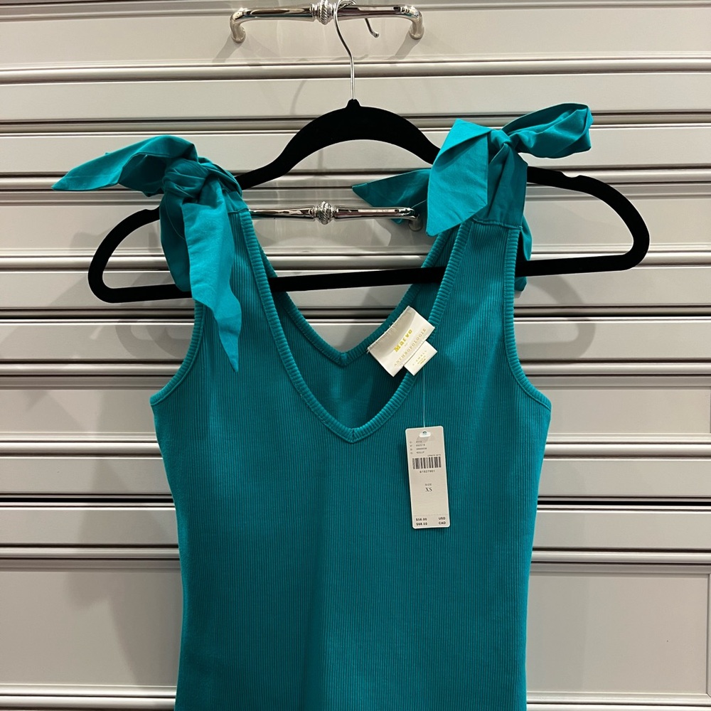 Bow-tie top never used with tag